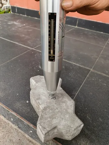 Rebound hammer test on a cured cement block with plastic content